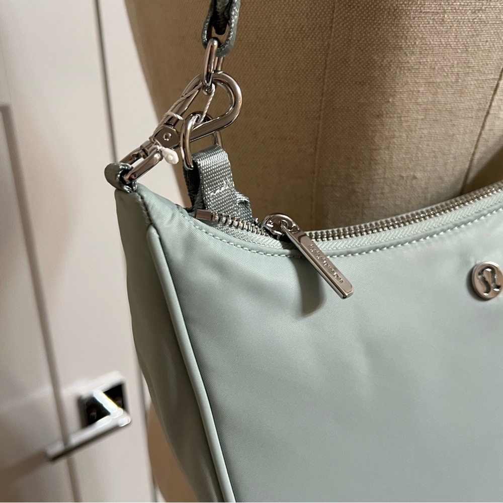 NWT- Lululemon City Essentials Small Shoulder Bag 3L - Pelican - Picture 6 of 9